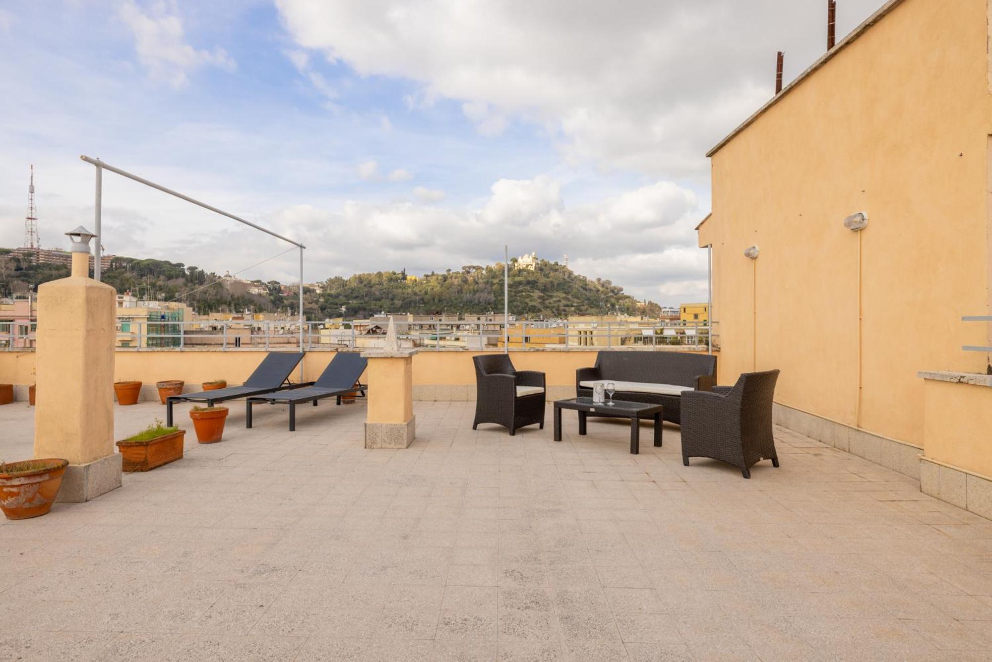 רומא Top Floor Apt With Rooftop Terrace Near St. Peter מראה חיצוני תמונה