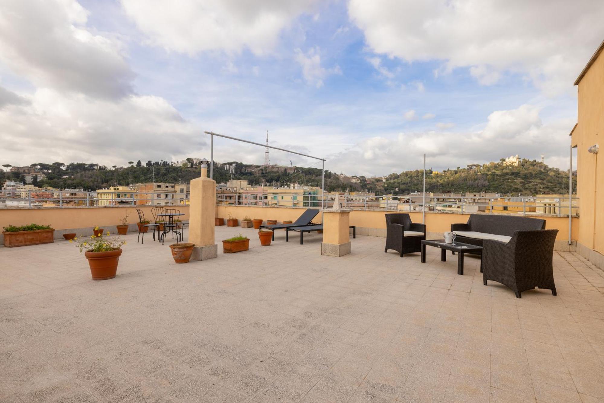 רומא Top Floor Apt With Rooftop Terrace Near St. Peter מראה חיצוני תמונה
